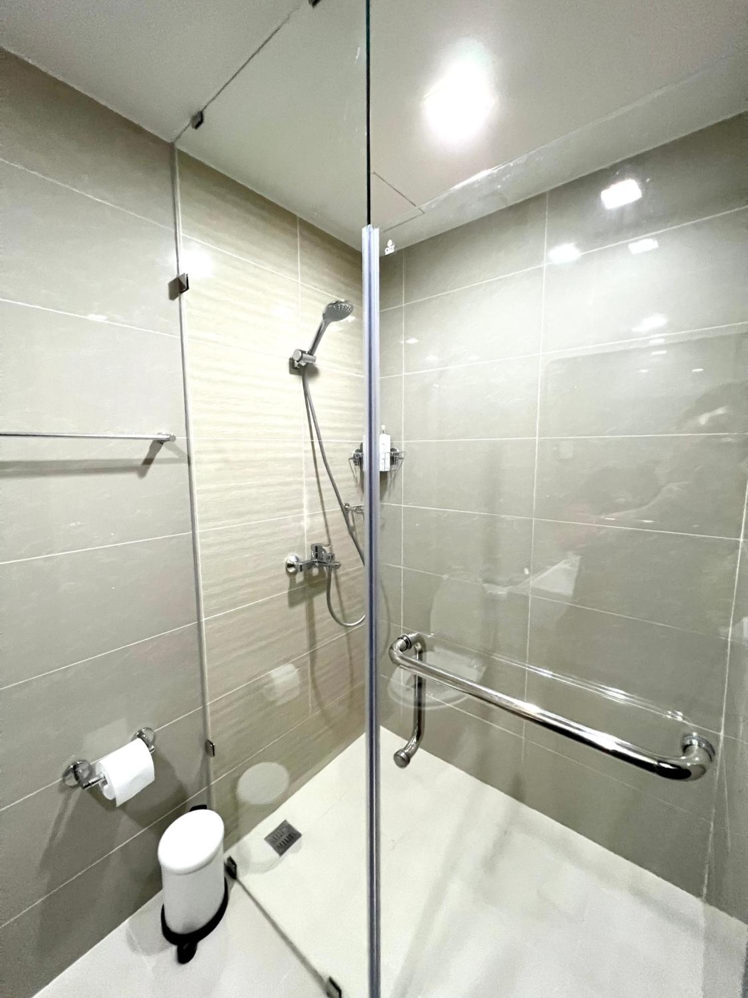 Daniella'S Modern & Cozy Suite In Uptown Bgc Manila Esterno foto